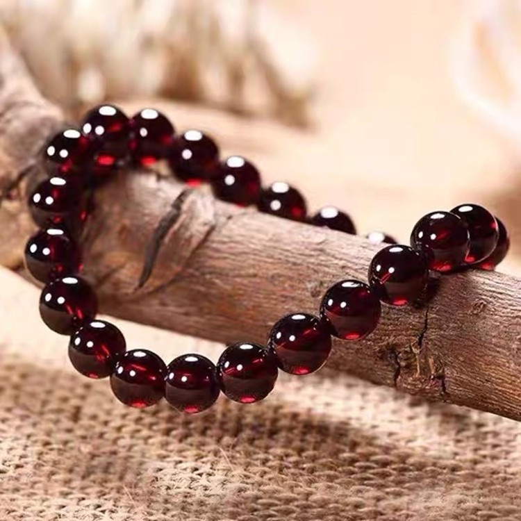 Bracciale Femminile Organico in Granato del Mozambico